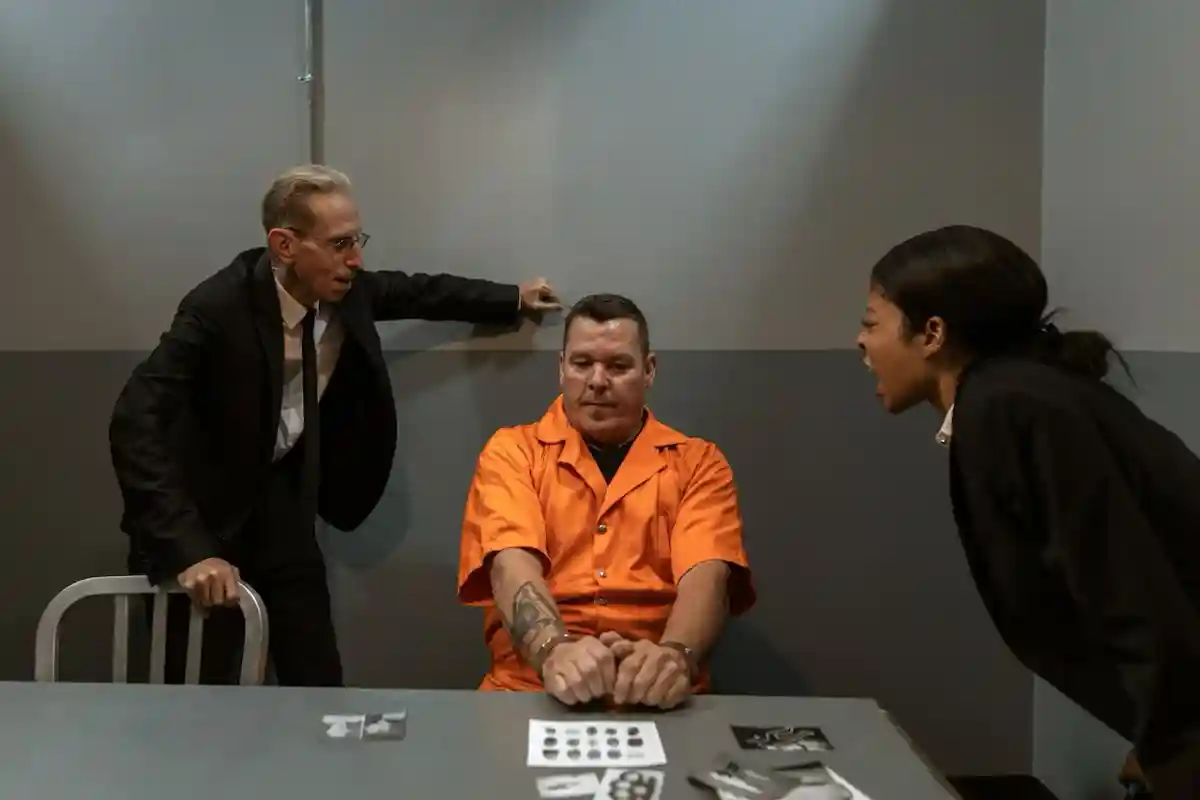 Кокаин и опиаты в немецких тюрьмах: регулярно проводится обыск заключенных и их камер. Фото: RODNAE Productions / pexels.com