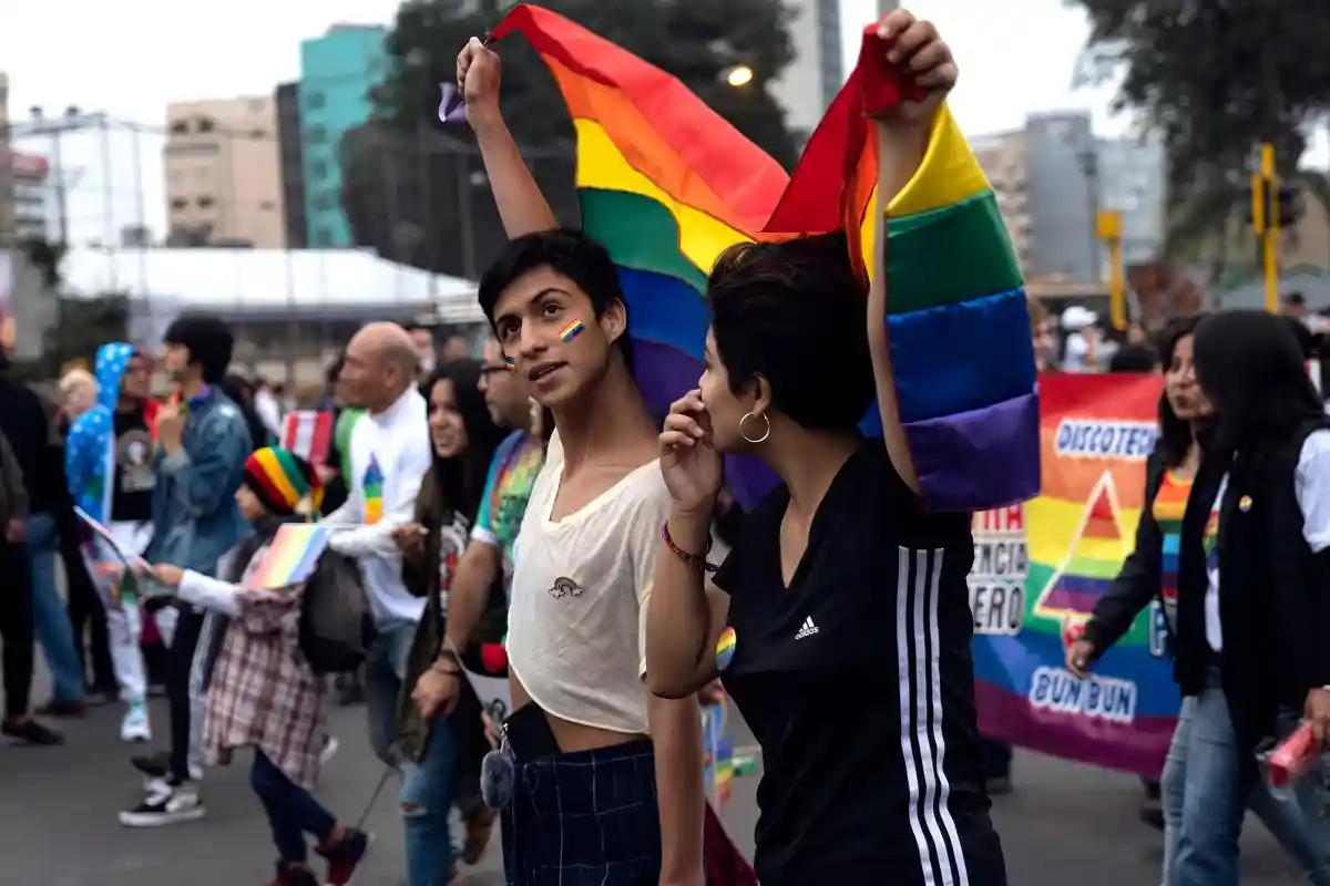 ЛГБТ-активисты в Перу устроили протест из-за смерти трансгендера