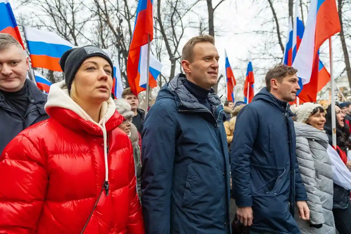 Лидер партии «зеленых» поддержал Навального, Mila Larson / Shutterstock.com