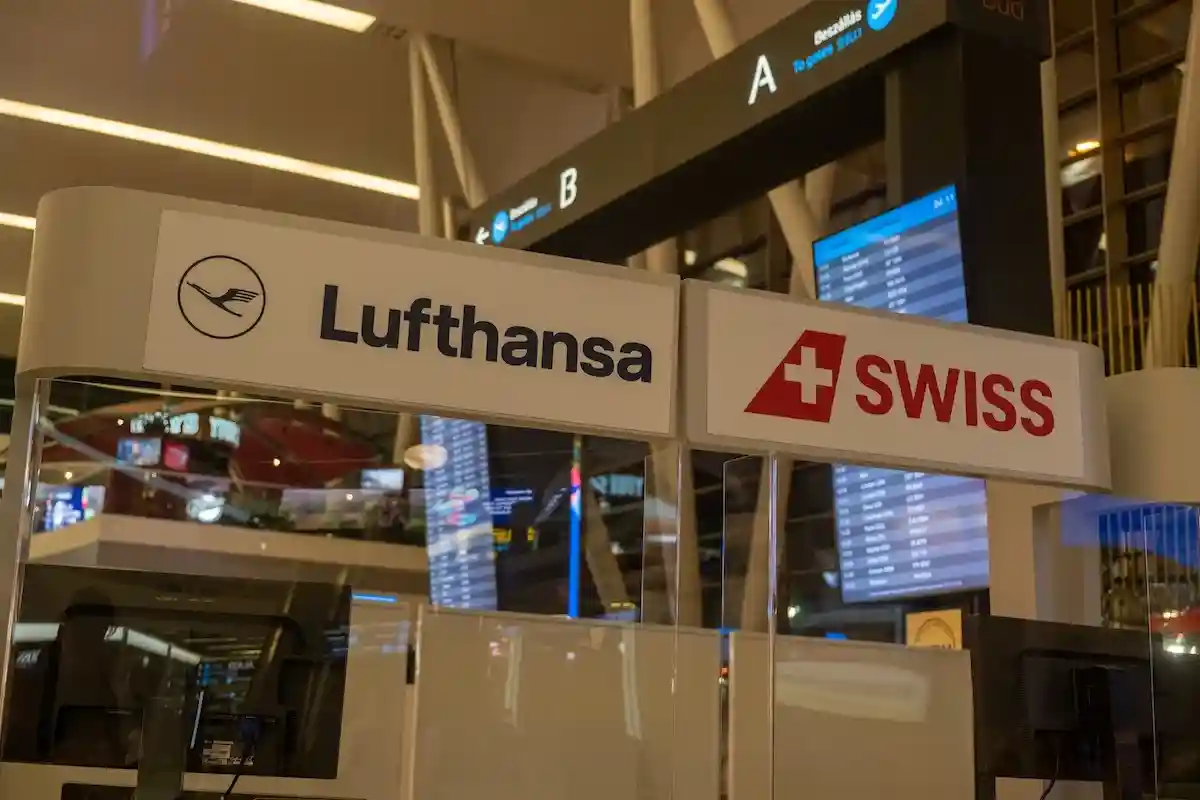Lufthansa Swiss не требует маски на борту, включая рейсы в Германию и обратно. Фото: Postmodern Studio / shutterstock.com