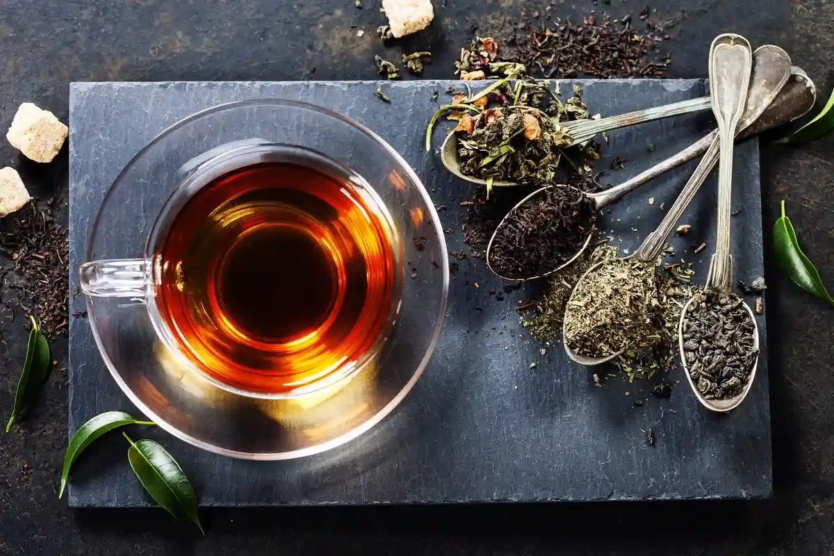 Любители черного чая живут дольше: британское исследование. Фото: Natalia Klenova / shutterstock.com