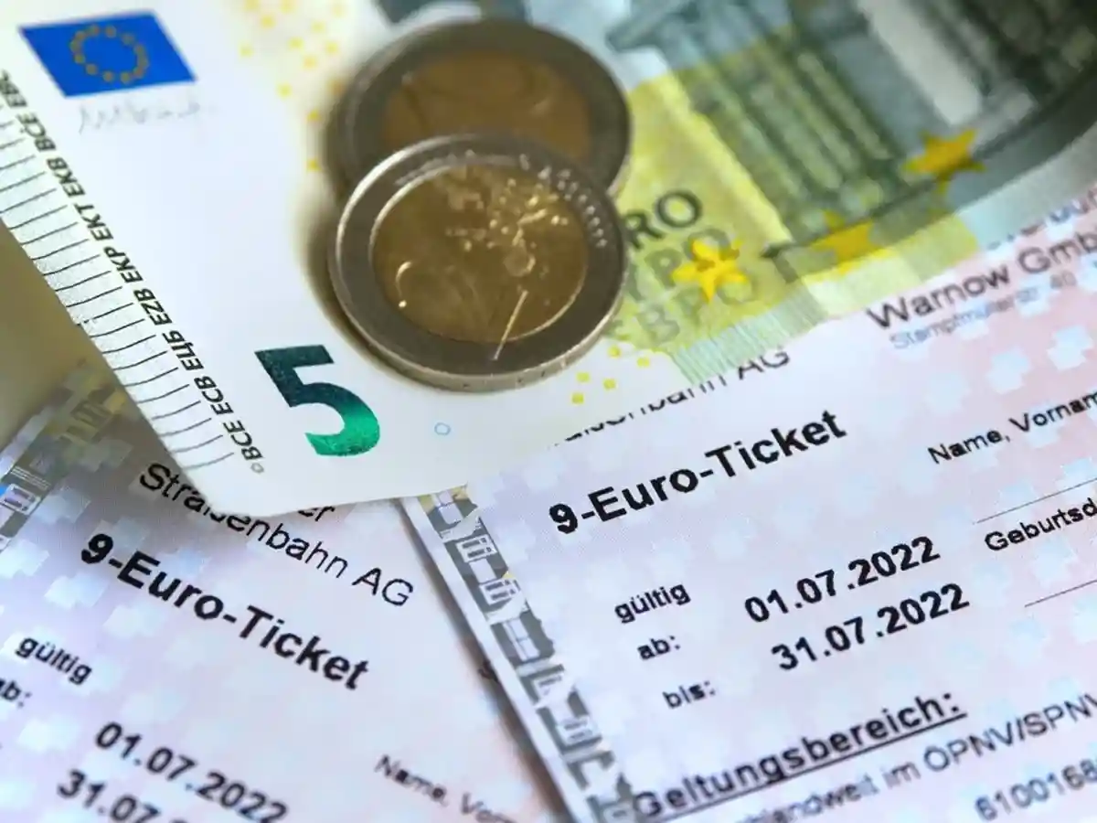 Меньше пробок в Германии в июле, все благодаря билету за 9 евро. Фото: Elpisterra / shutterstock.com