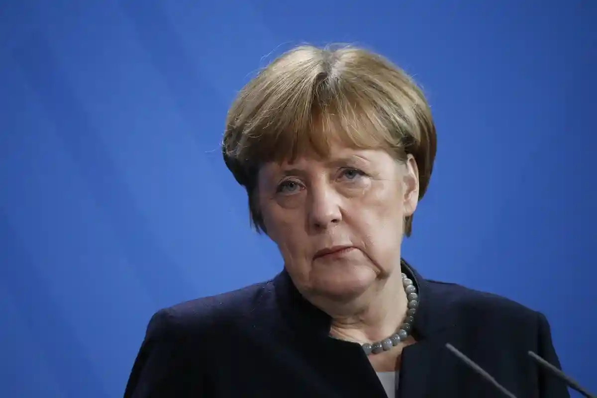 Меркель осудила заявления Аббаса о Холокосте