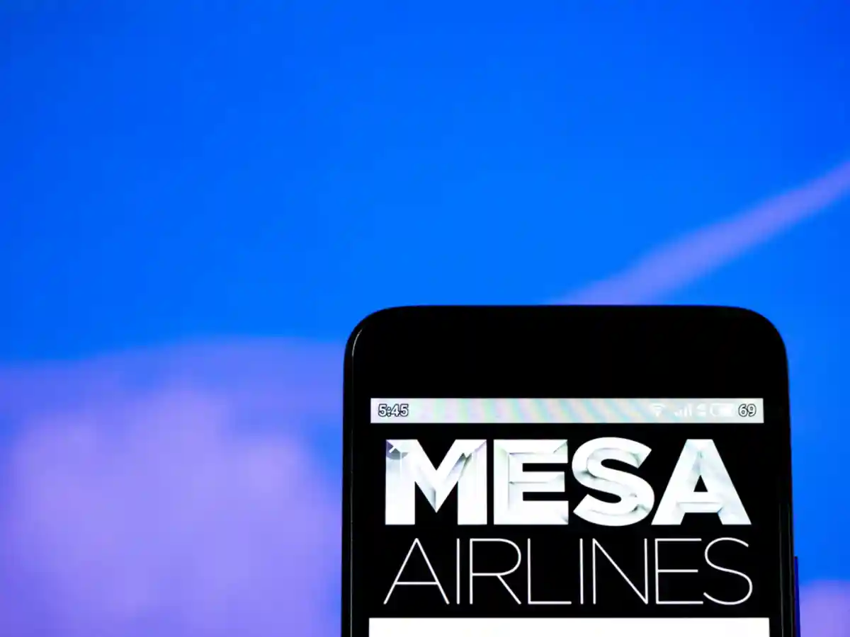 Mesa Airlines подняла зарплаты пилотам. Фото: IgorGolovniov / Shatterstock.com