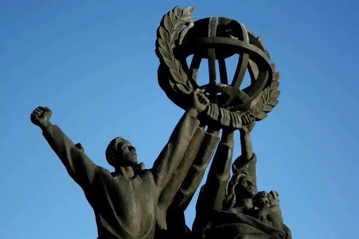 В Хельсинки демонтировали памятник «Мир во всем мире» — подарок СССР