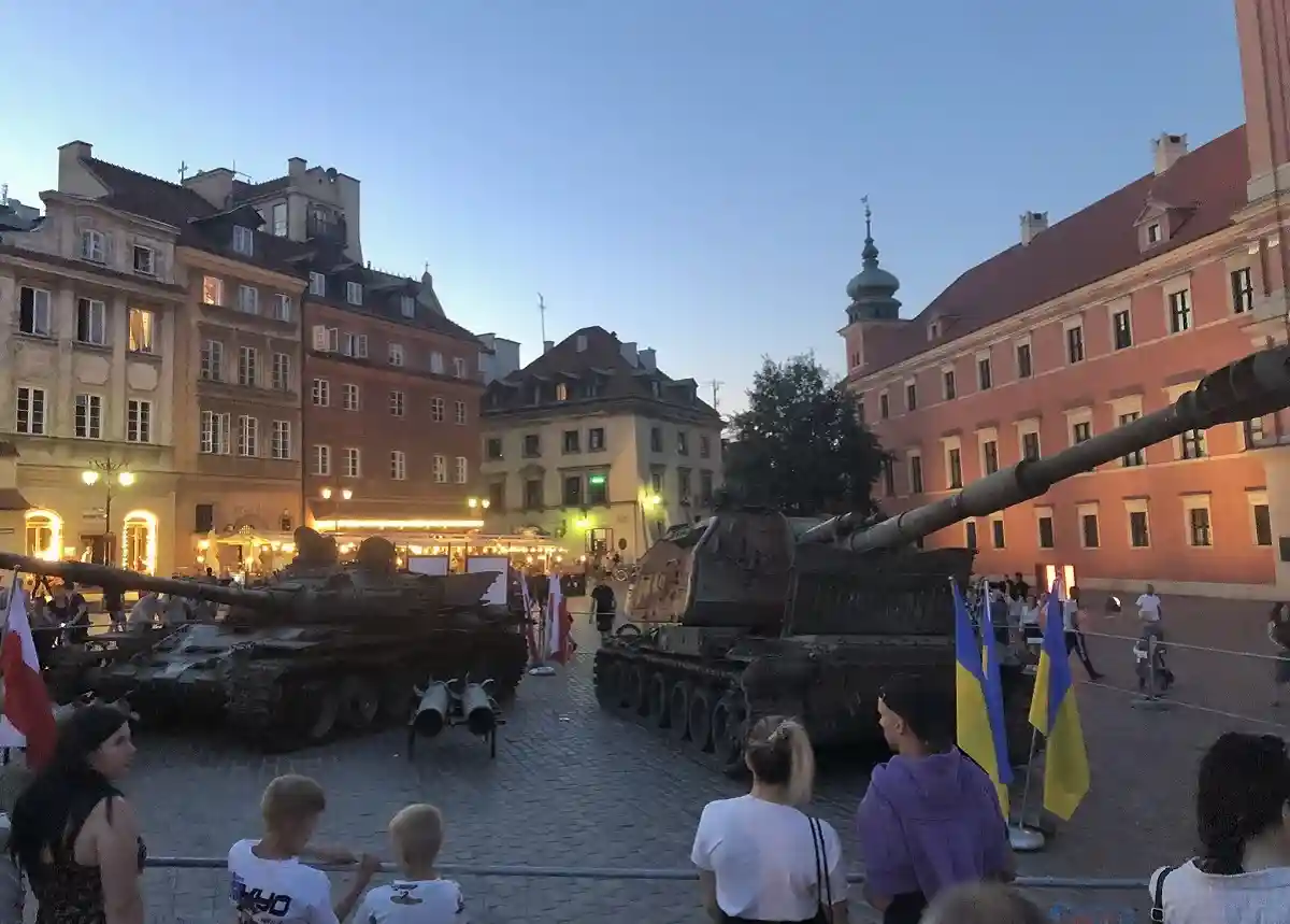 Районное управление Митте запретило выставку подбитых российских танков перед посольством России в Берлине