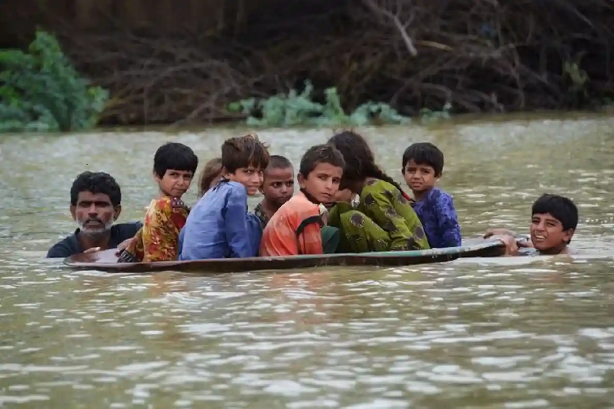 Наводнение в Пакистане. В изолированных горных деревнях бесчисленное количество людей все еще ждет помощи. Фото: @libijian2 / twitter.com