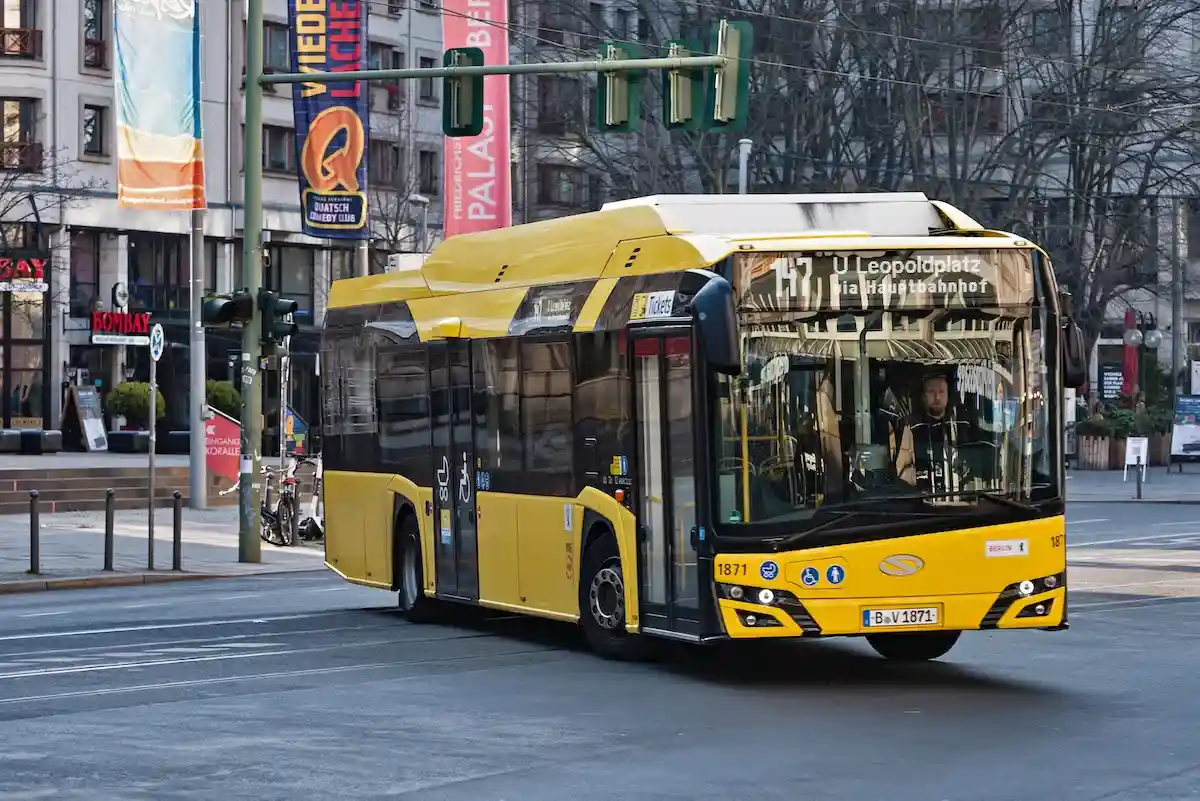 Новое расписание общественного транспорта введено к началу учебного года. Фото: Aleksejs Bocoks / aussiedlerbote.de