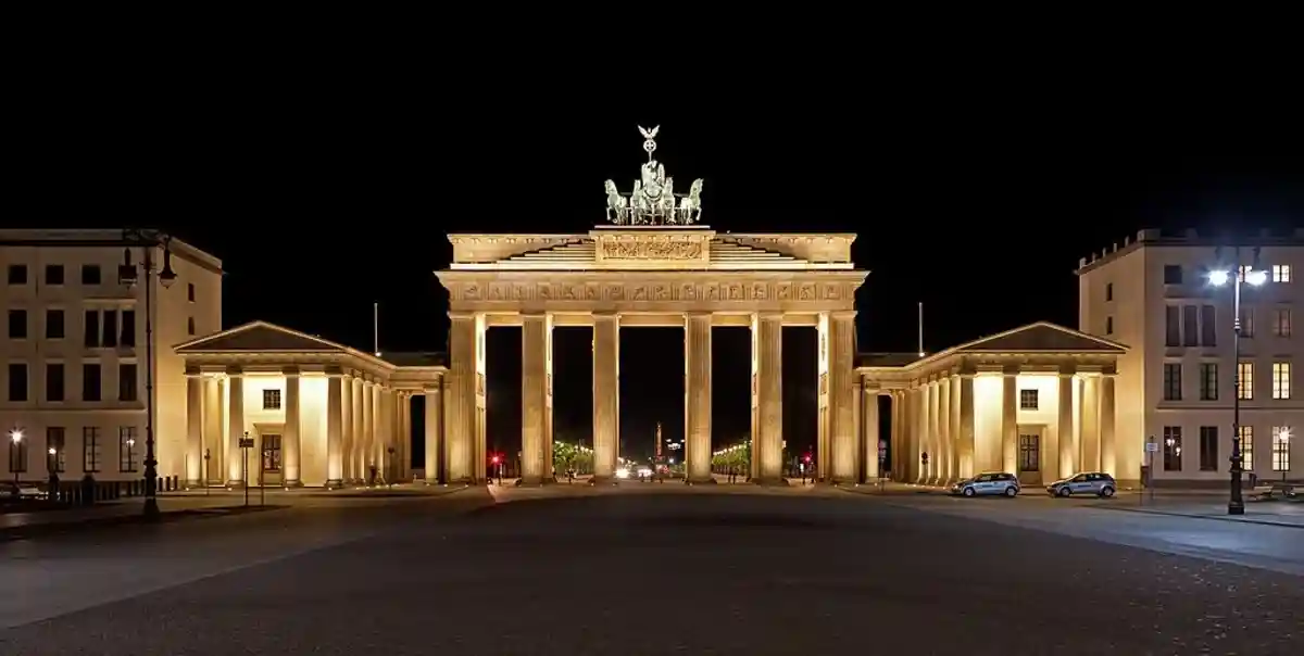 Новые меры энергосбережения: архитектурная подсветка Бранденбургских ворот. Фото: Thomas Wolf / wikimedia.org