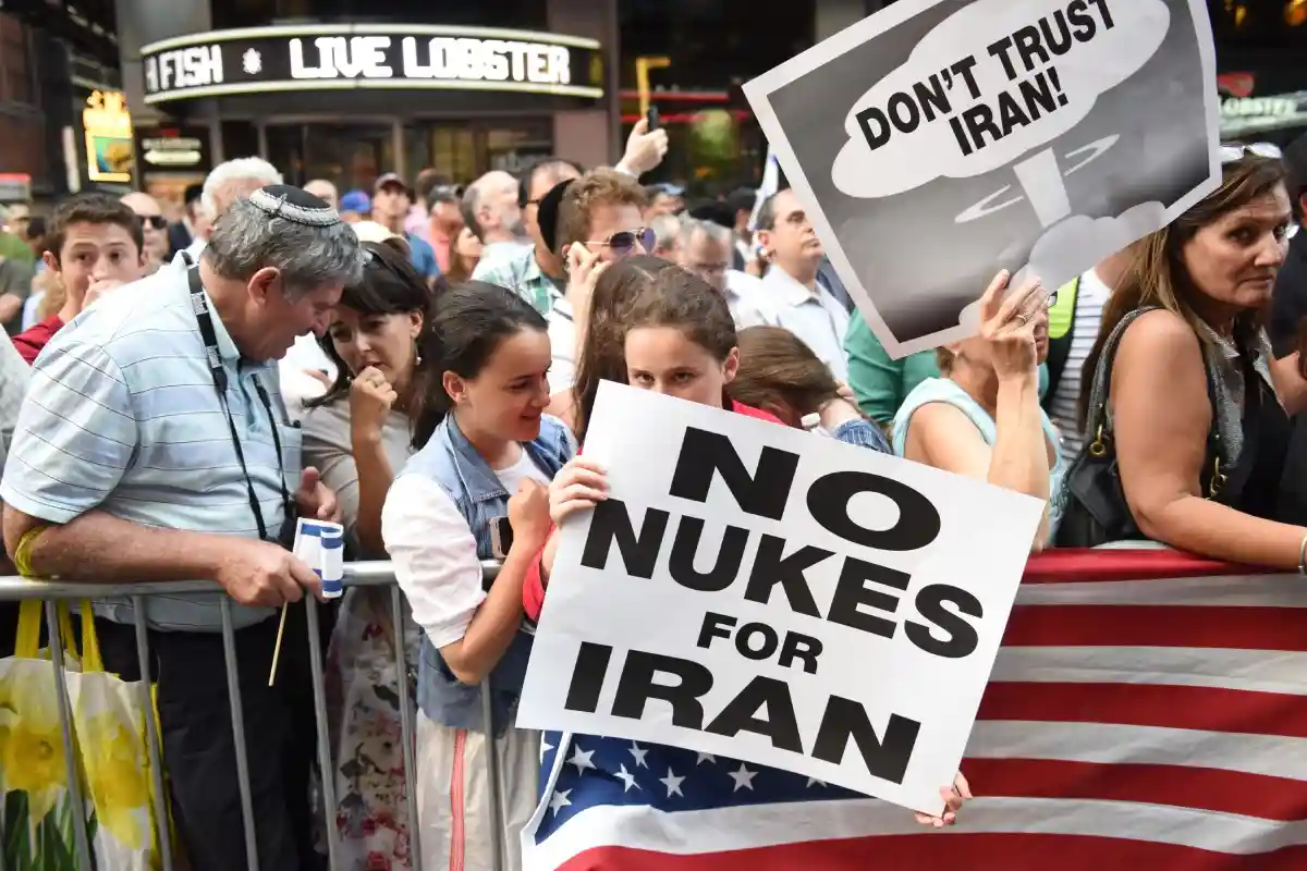 Иран обвинил США в задержке возобновление ядерной сделки. Фото: a katz / Shutterstock.com