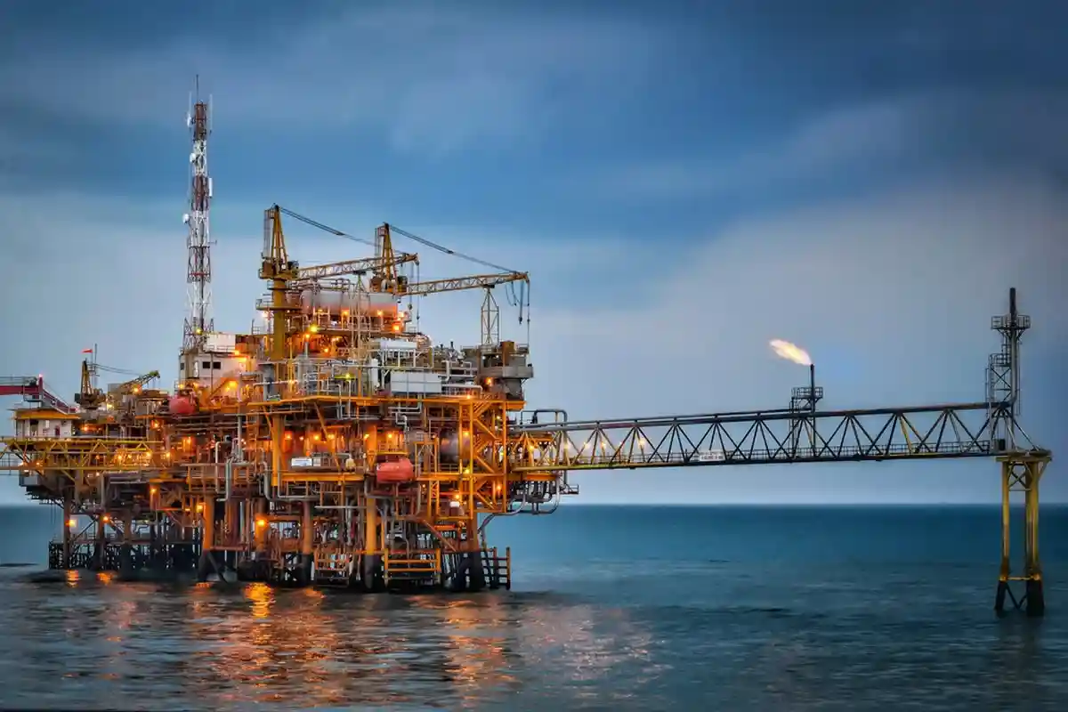 ОПЕК+ увеличит добычу нефти в сентябре. Фото: Herdik Herlambang / Shutterstock.com