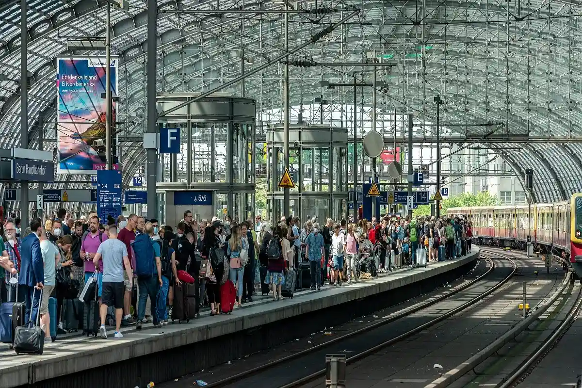 Где раньше был высокий спрос, после билета по 9 евро, людей стало еще больше. Фото: Werner Spremberg / shutterstock.com