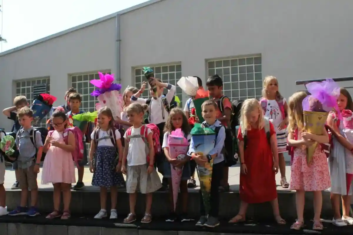 Наряжать ребенка в первый день в немецкой школе или нет. Фото: Kittyfly / shutterstock.com