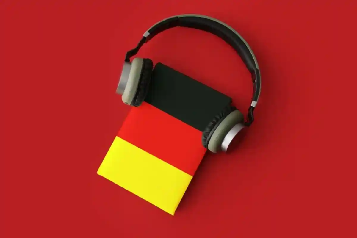 Лучшие подкасты для изучения немецкого. Фото: Pixel-Shot / shutterstock.com