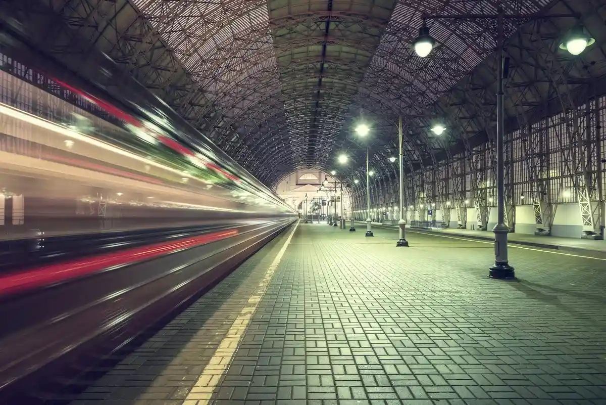 Ночные поезда пользуются популярностью. Фото: Locomotive74 / Shutterstock.com