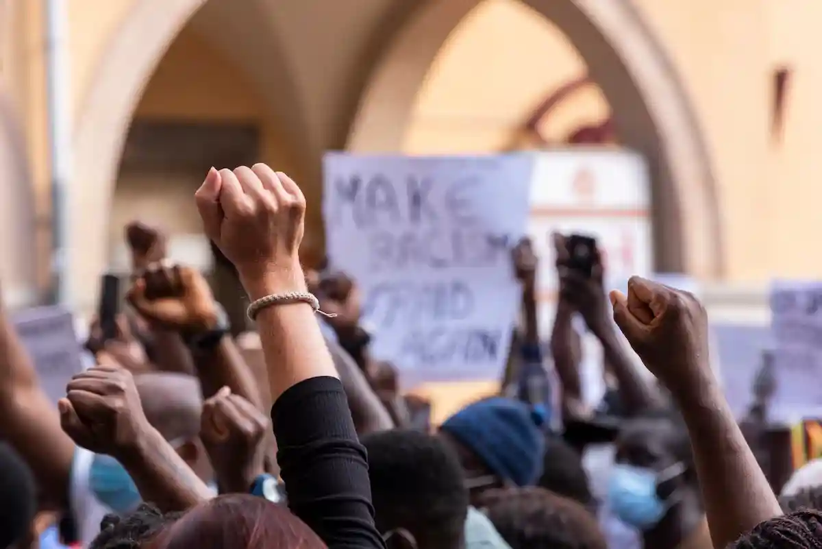 Протесты меньшинств изменили климат в стране. Фото: AleFron / Shutterstock.com