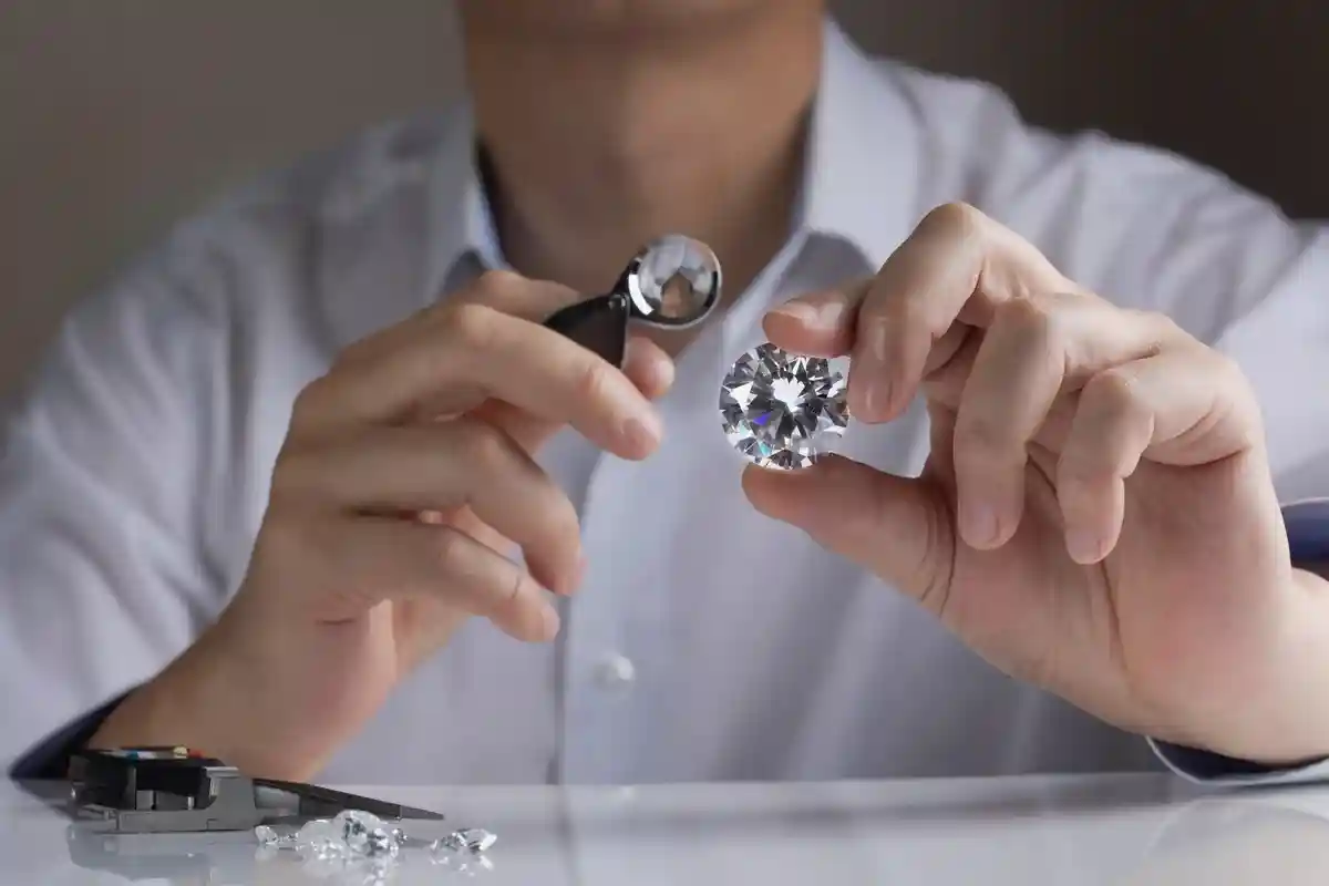 Поставки алмазов из России невозможно запретить. Фото: EgolenaHK / shutterstock.com