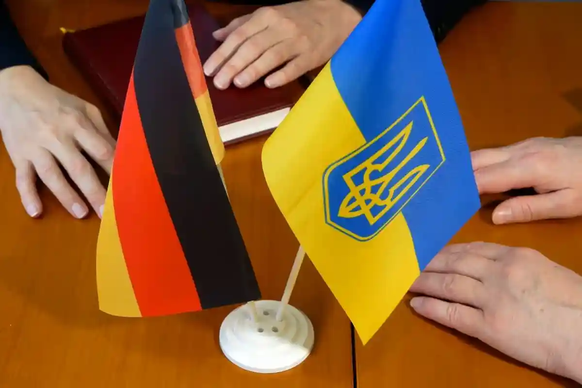 Поставки оружия из Германии в Украину раскритиковал мэр Дортмунда. По его словам, следует решать конфликт переговорами. Фото: LanKS / shutterstock.com