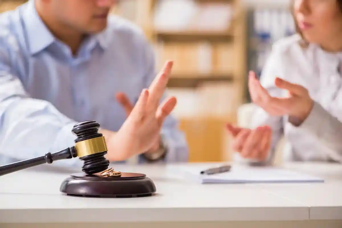 Правила развода в Германии: процедура, раздел имущества и права 