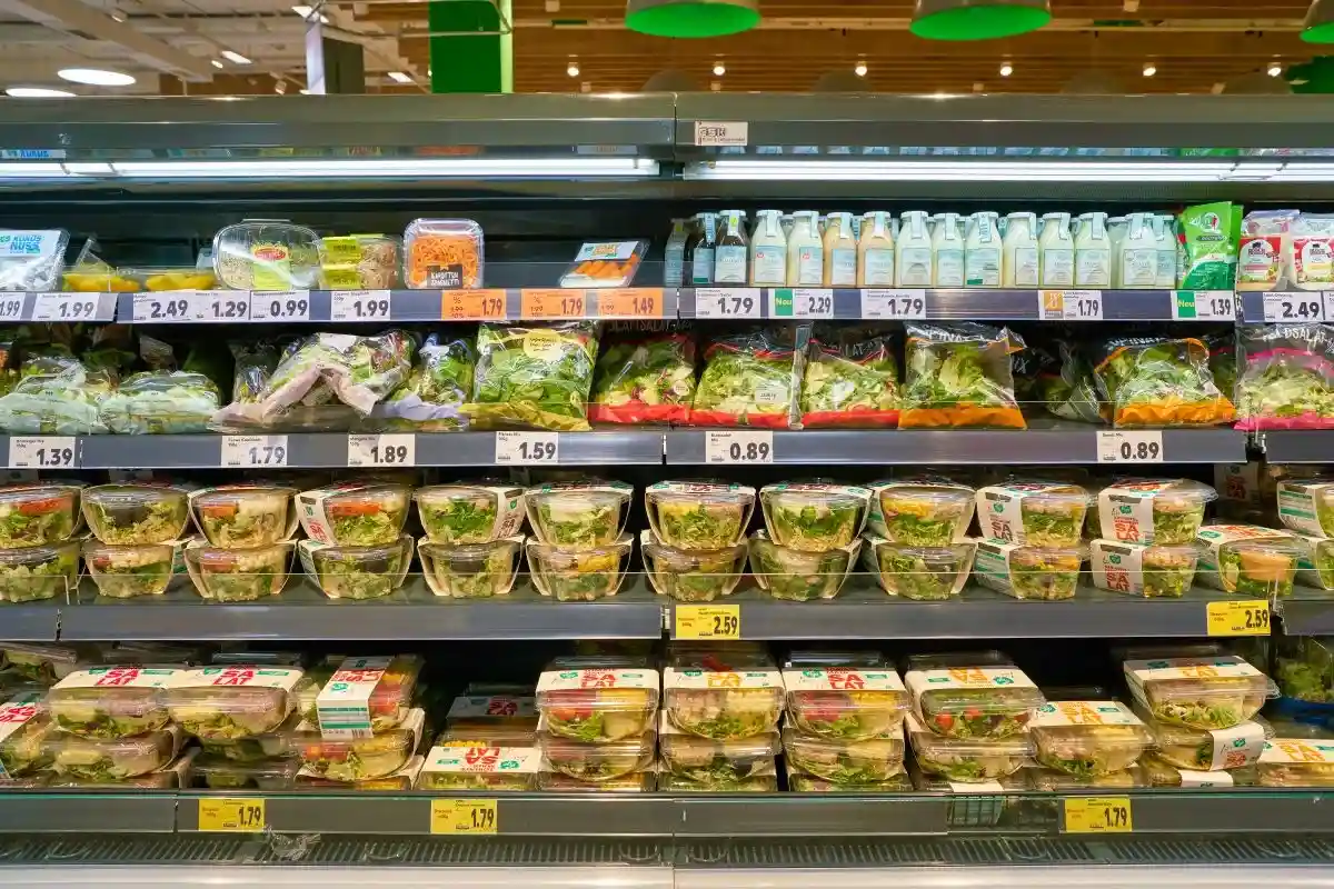 Предложение Lidl за 3 евро: фрукты и овощи оказались тухлыми. Фото: Sorbis / shutterstock.com