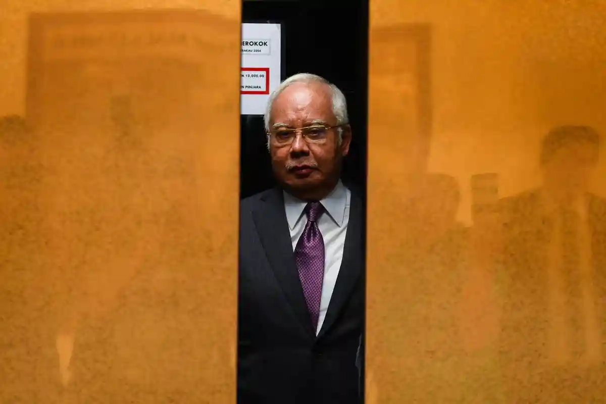 Премьер-министр Малайзии приговорен