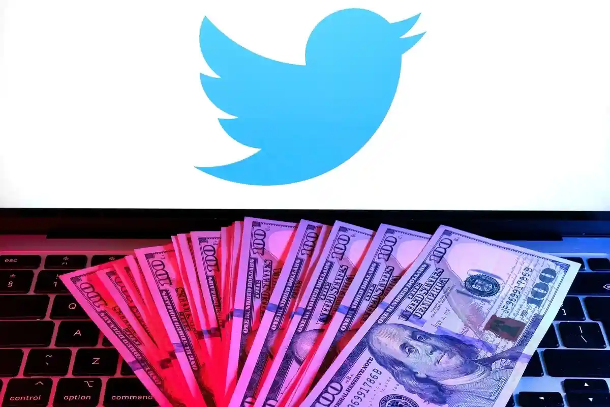 Премии сотрудников Twitter: насколько сильным будет сокращение годовой премии? Фото: mundissima / shutterstock.com