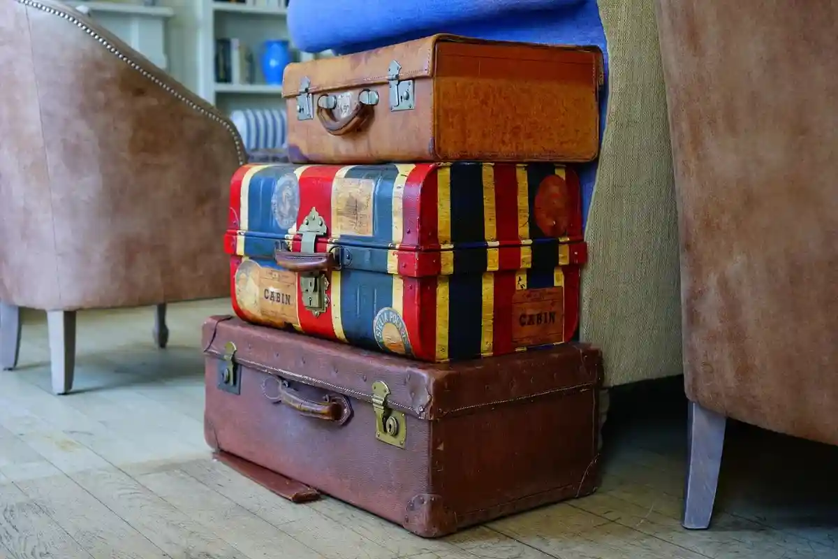 Путешествие с детьми в самолёте будет проще, если каждый будет сам нести свой багаж. Фото: Mikes-Photography / pixabay.com
