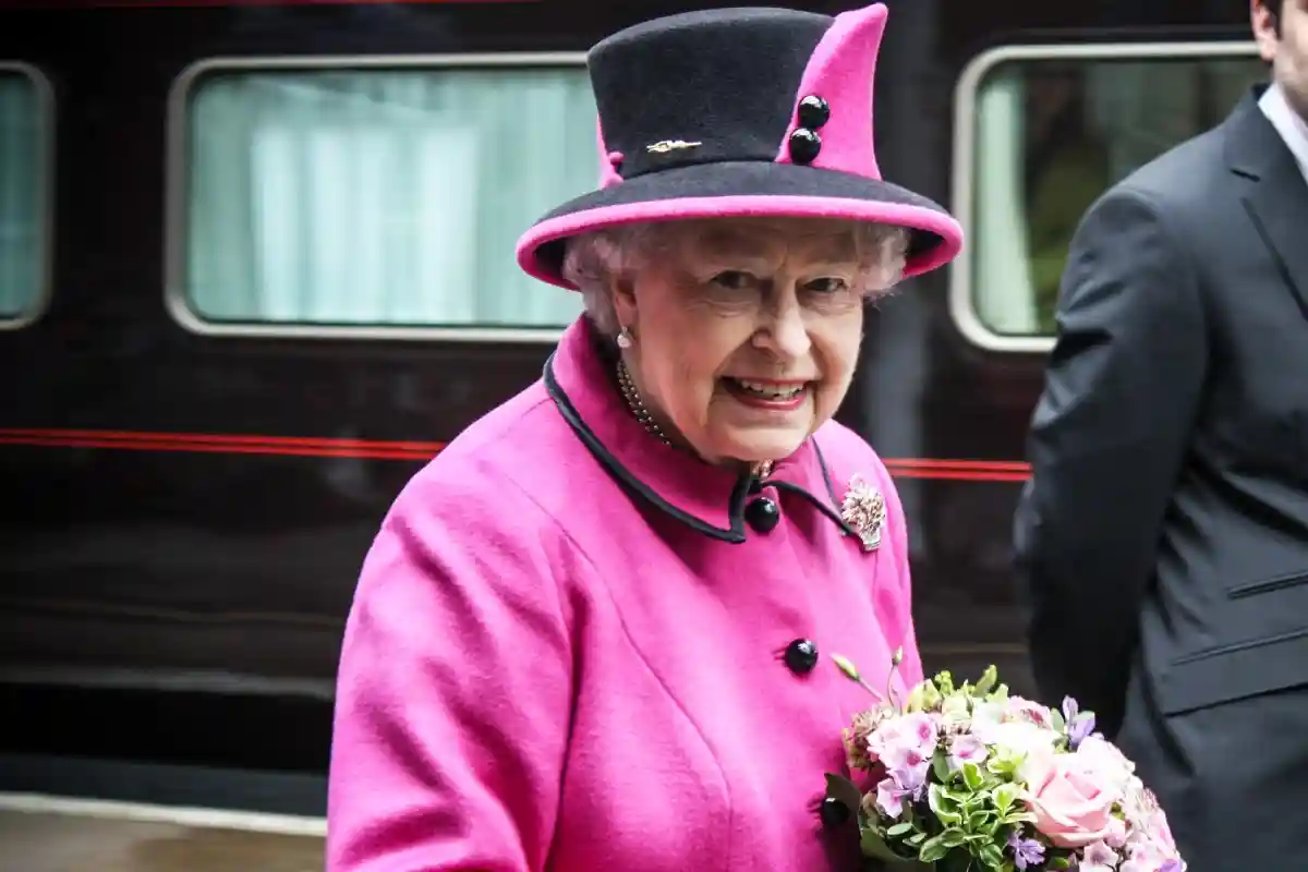 Британская королева нарушит традицию назначения премьер-министра. Фото: Simon Ward Photography / Shutterstock.com