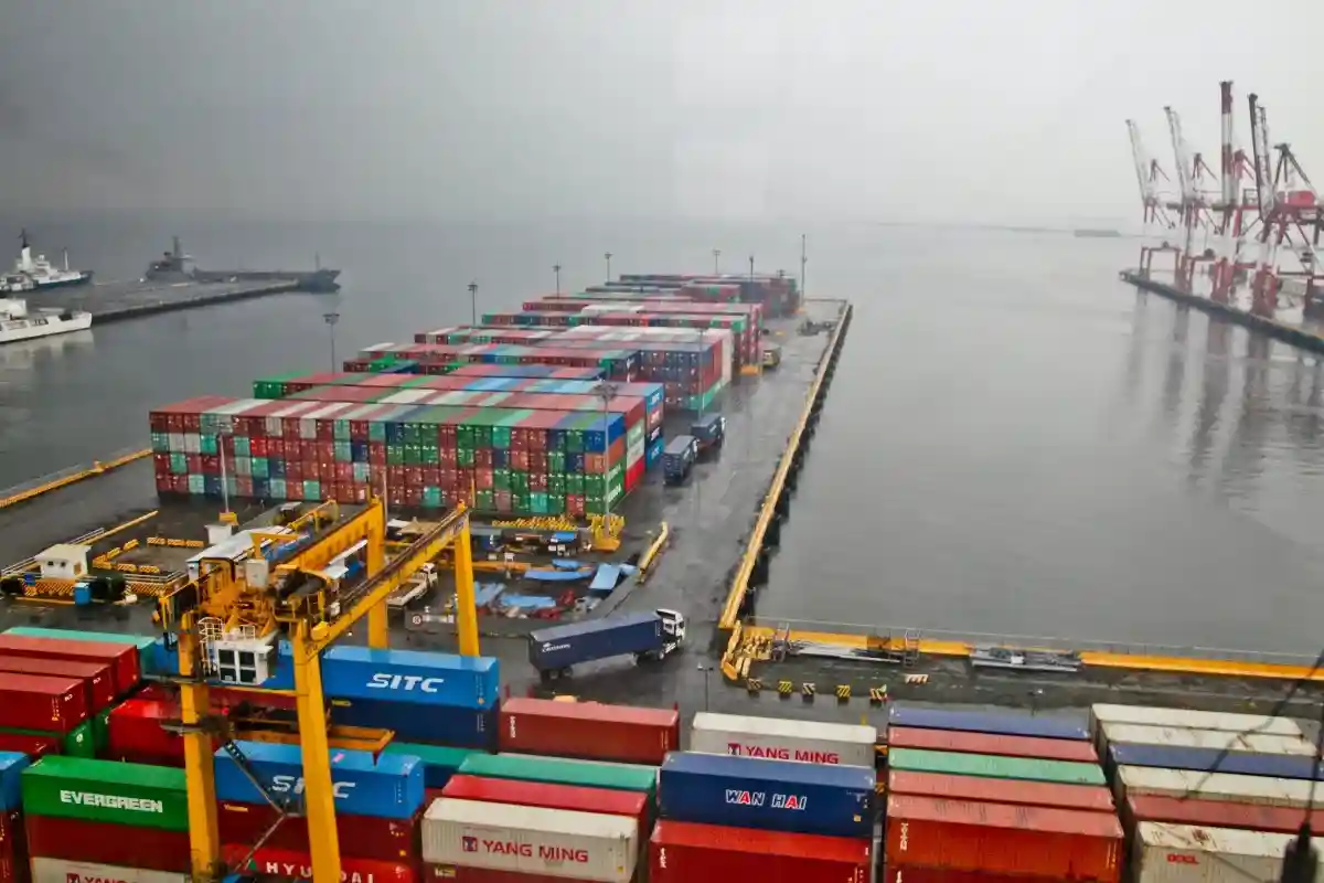 Рабочие крупнейшего контейнерного порта в Британии