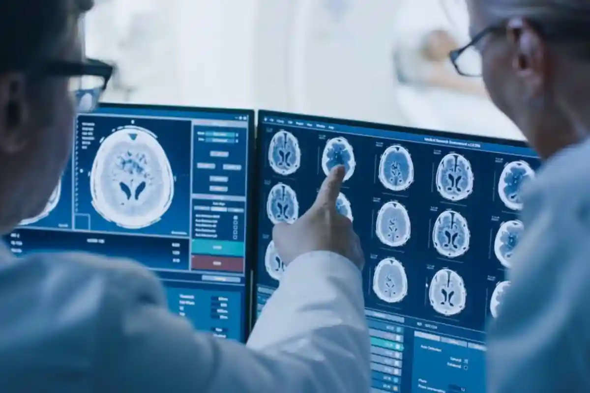 Расстройство фонагнозия: снимки МРТ головного мозга объяснили трудности в распознавании голоса. Фото: Gorodenkoff / shutterstock.com