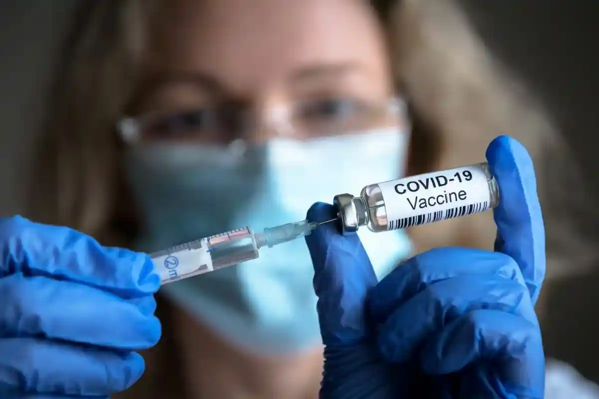 Риск заражения коронавирусом остается высоким: RKI посоветовал людям вакцинироваться. Фото: Viacheslav Lopatin / shutterstock.com