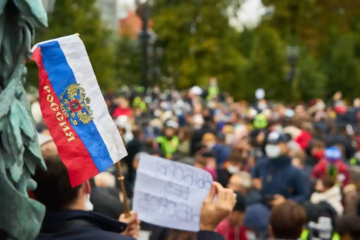 Российский флаг в центре Потсдама: кто несет ответственность? Фото: Valery Tenevoy / Unsplash.com