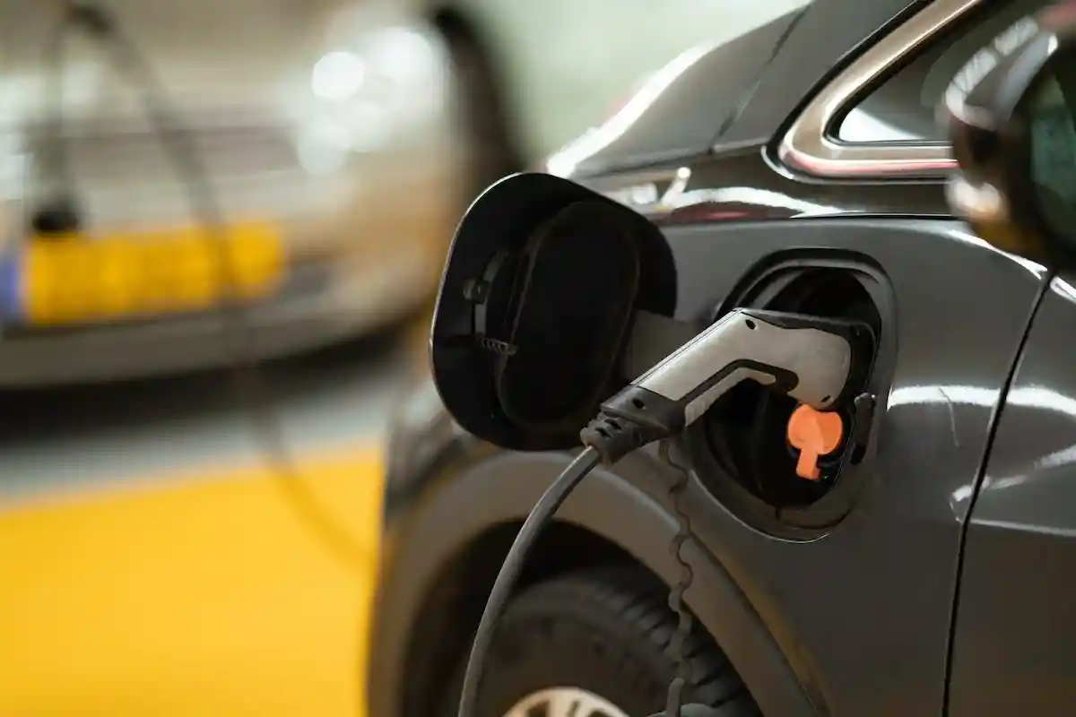 Рост цен на энергию бьет по будущему электромобилей в Германии. Фото: Michael Fousert / unsplash.com