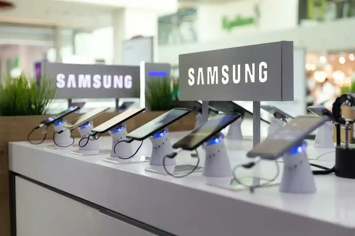 Samsung в Германии продает не только мобильные телефоны, но и огромное количество другой электроники. фото: N.Z.Photography / shutterstock.com