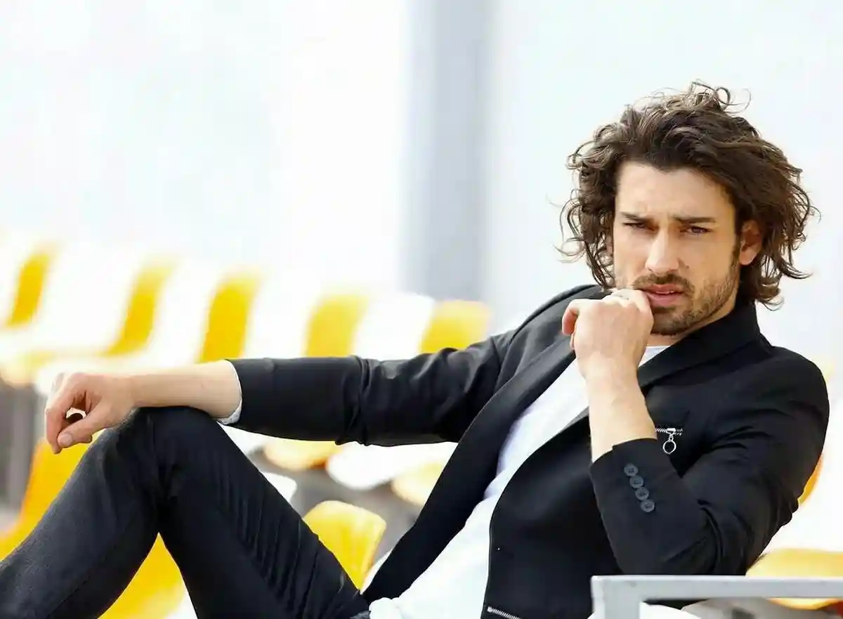 Самый красивый турецкий актер Альп Навруз. Фото: kinopoisk.ru