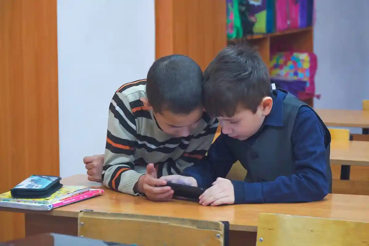 В России школьникам запретили использовать мобильные телефоны на уроках