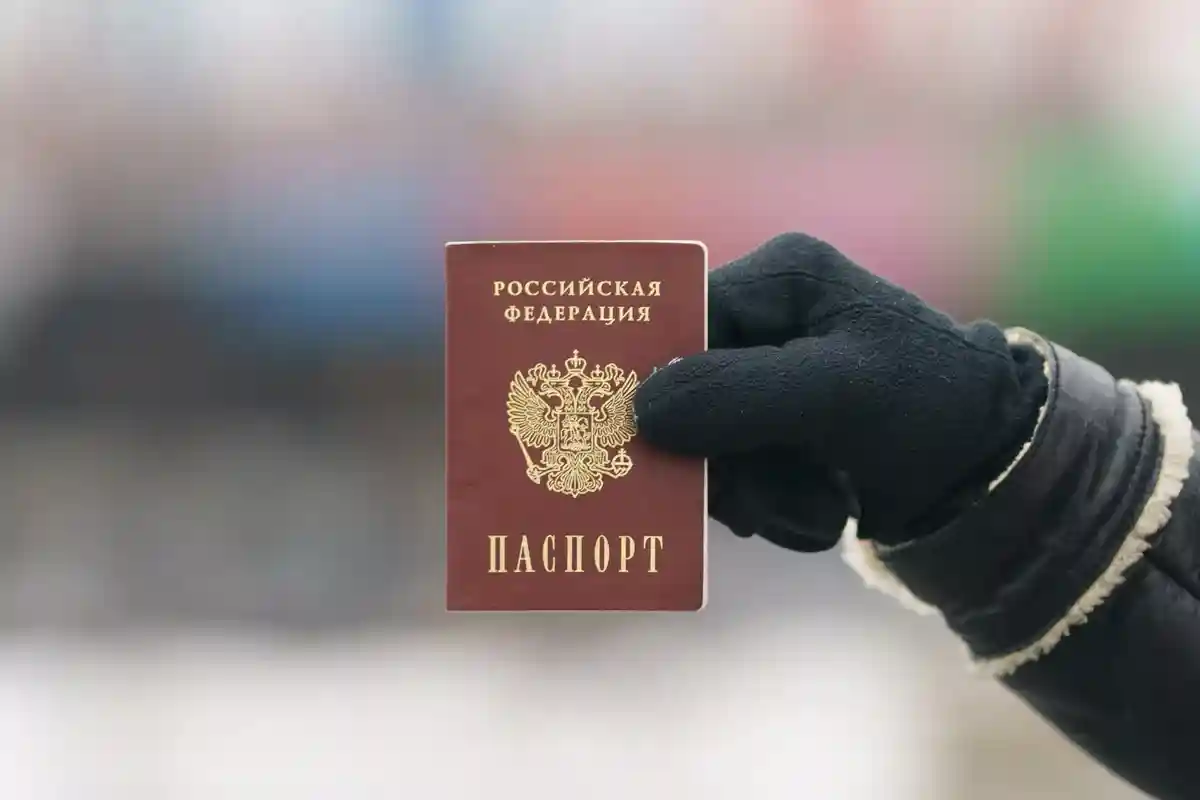 Эксперты уверены, что упрощенные визы для Россиян отменят. Фото: YuryKara / shutterstock.com