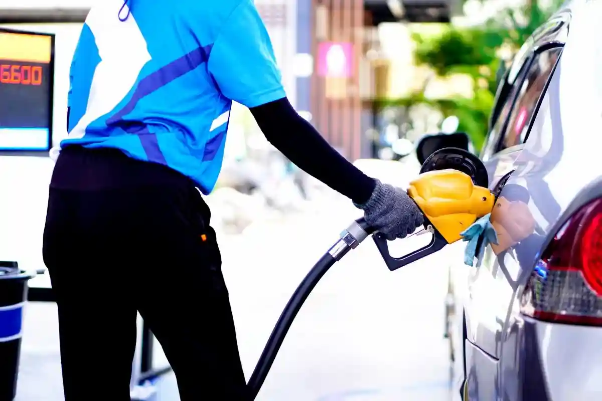 Сколько газ и топливо будут стоить осенью: цена дизеля и бензина станет выше 2 евро. Фото: suwit 1313 / shutterstock.com