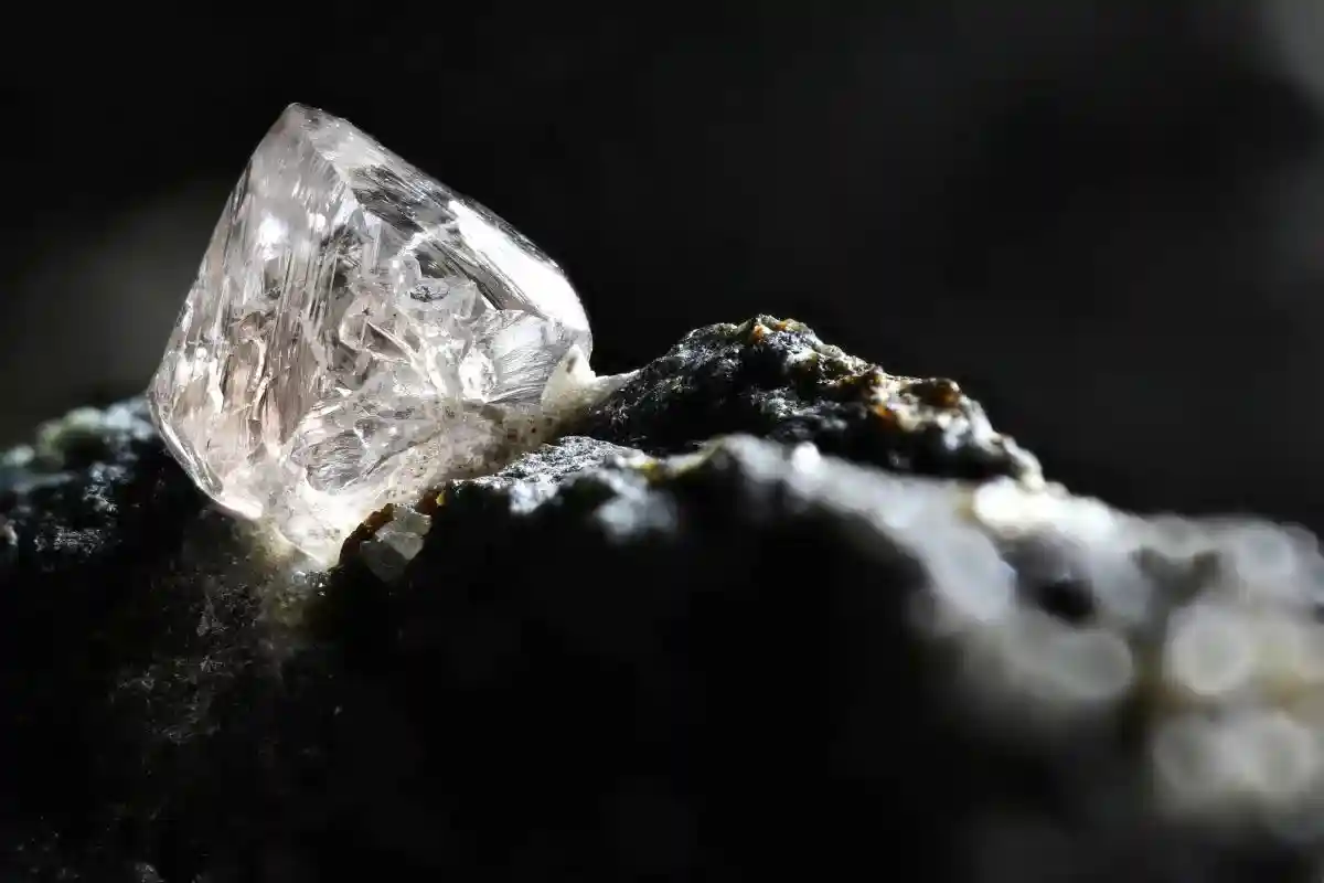 США хотят запретить экспорт алмазов из России. Их поддерживают ЕС, Канада и Украина. Фото: Bjoern Wylezich / shutterstock.com