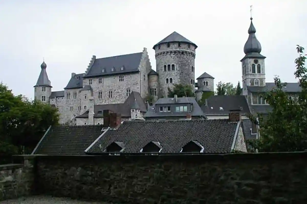 Замок и церковь Святой Люсии. Фото: wikimedia.org