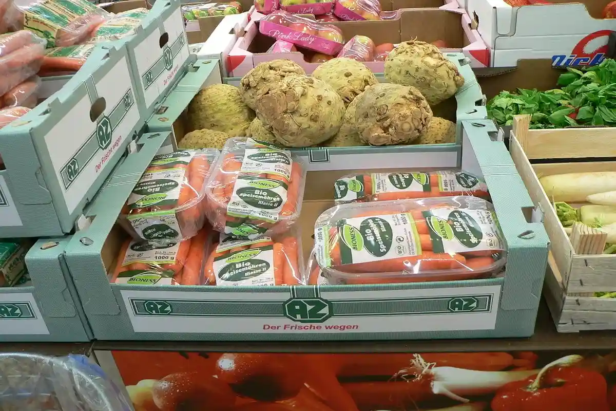 Сумка продуктов за 3 евро обычно находится рядом с отделом, где продают фрукты и овощи. Фото: Marcela / wikimedia.org