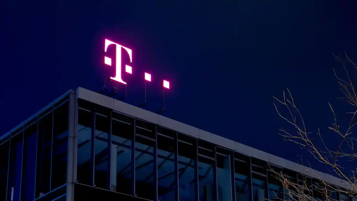 Telekom дарит подписку на Disney+ на год для владельцев мобильных тарифов. Фото: Mika Baumeister / unsplash.com