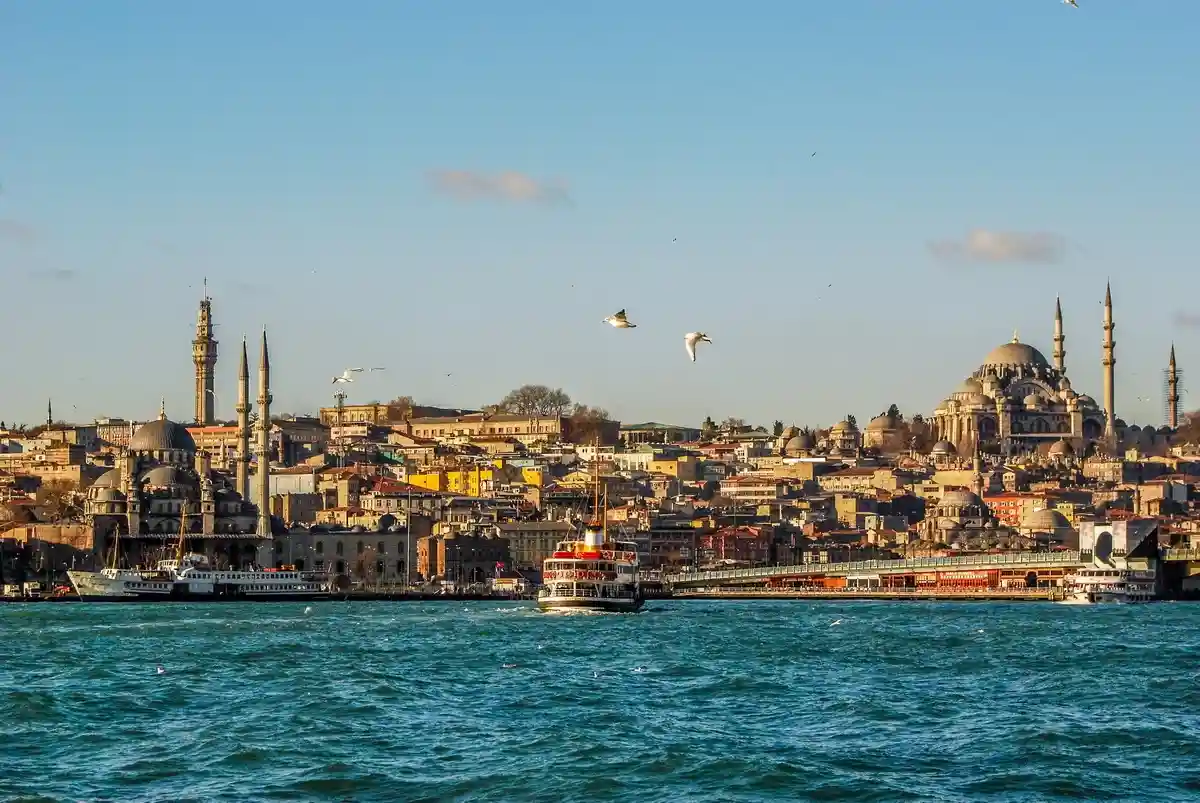Турция и Россия увидели во всеобщем кризисе новые возможности для сотрудничества, рассказали в Анкаре. На снимке: Стамбул. Фото: Engin Yapici / unsplash.com