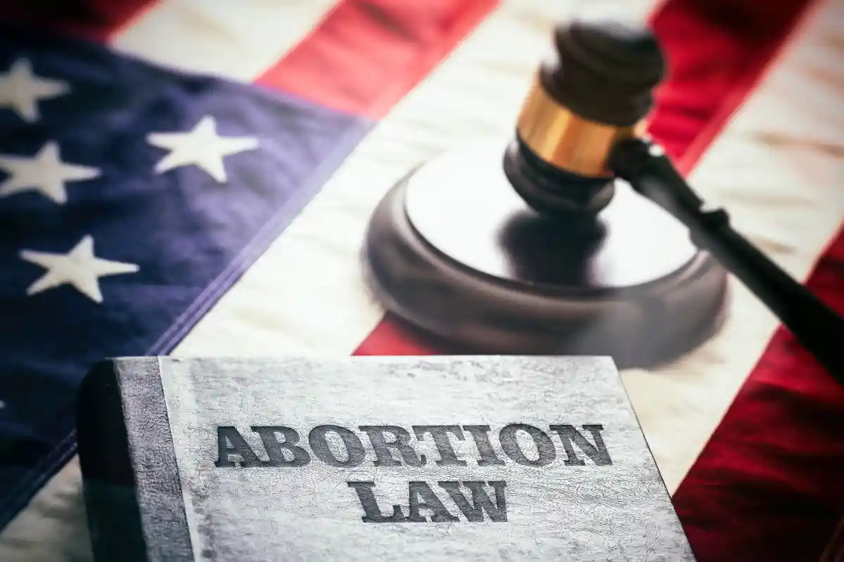 Правозащитники через суд добиваются разрешения на аборты в Индиане. Фото: rawf8 / Shutterstock.com