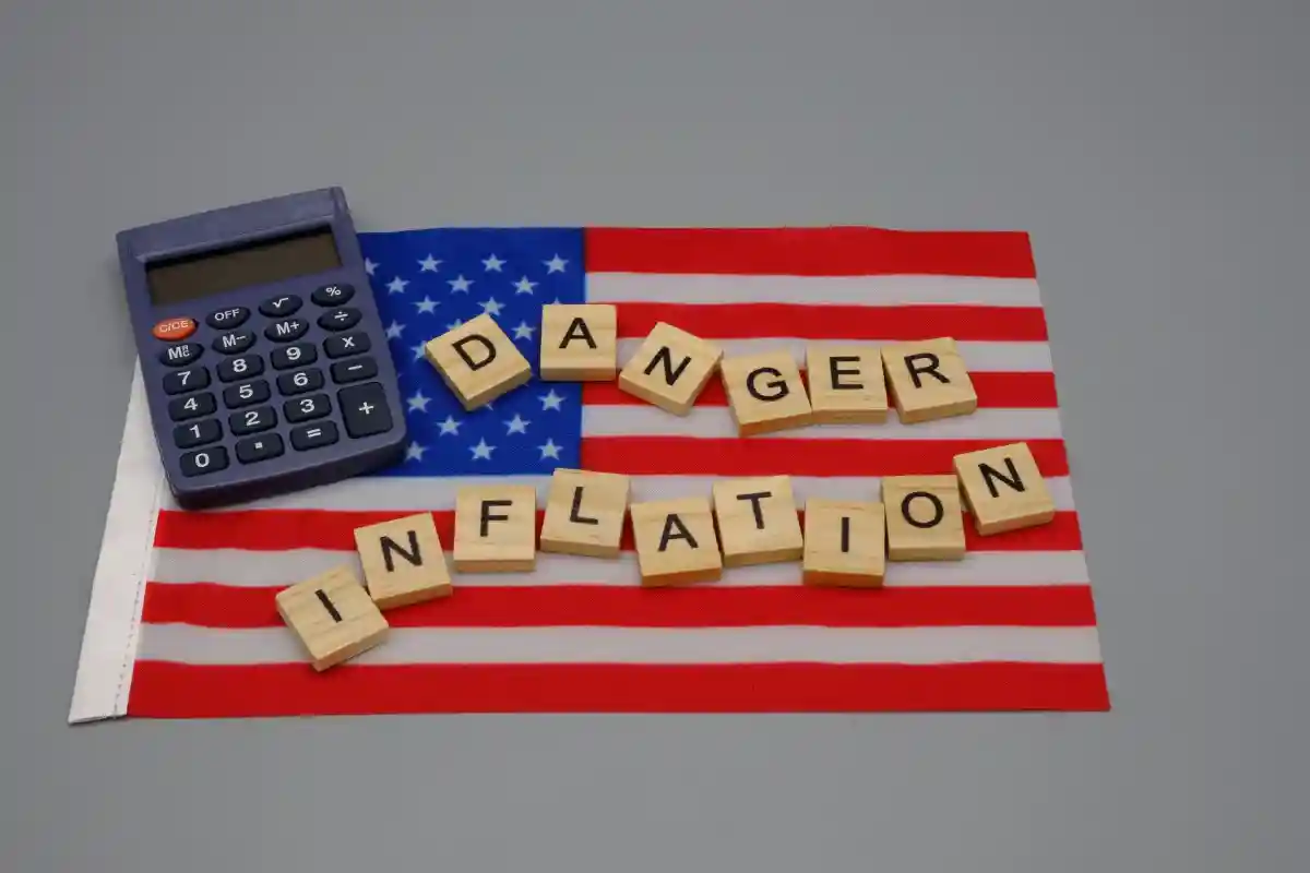 В США молодежь погрязла в долгах из-за инфляции. Фото: EnzoVi / Shutterstock.com