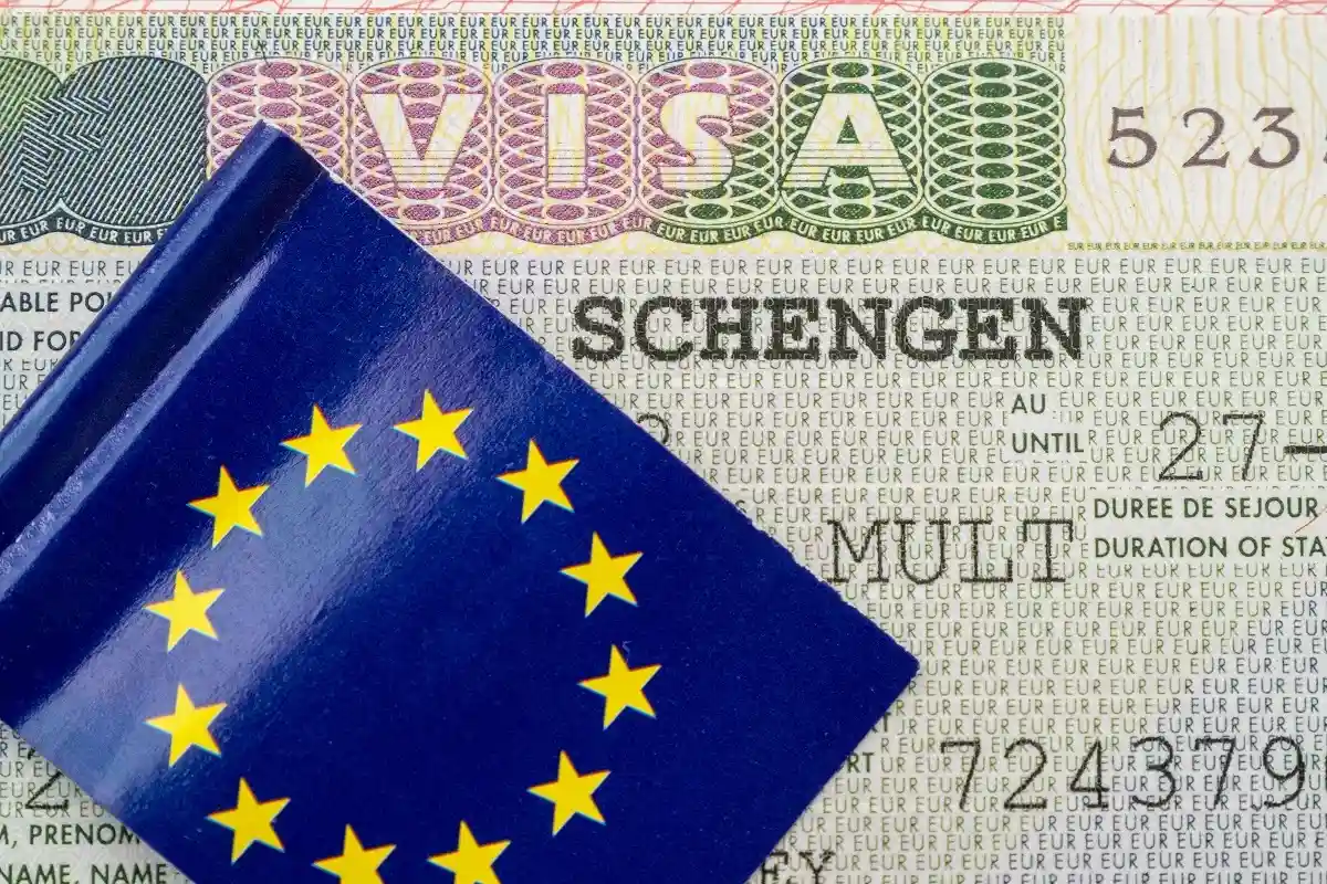 В Еврокомиссии разъяснили порядок выдачи шенгена для россиян