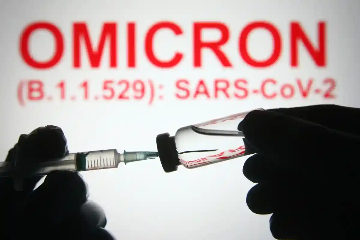 Великобритания первой одобрила вакцину против штамма «Омикрон»