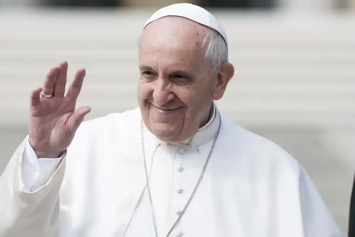 Встреча папы римского и патриарха. Фото: giulio napolitano / Shutterstock.com