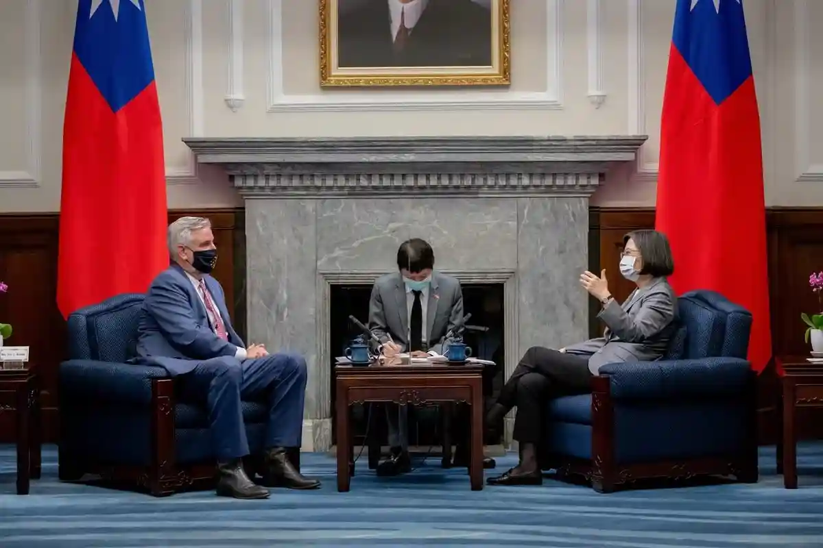 Встреча представителей США и Тайваня. Фото: twitter.com/iingwen