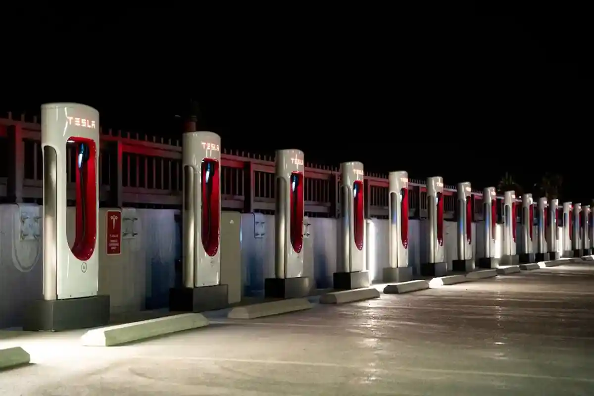 Запрещены зарядные станции американской компании Tesla в Германии. Фото: Soly Moses / Pexels.com